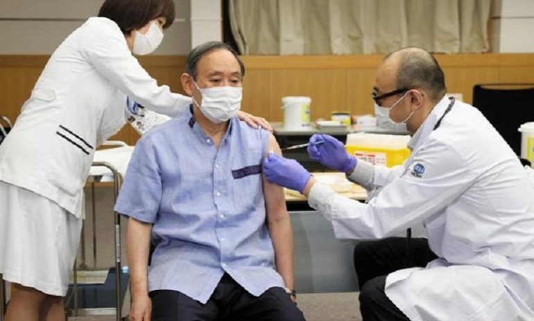 Giappone, fiale contaminate: sospeso l'uso del vaccino anti-Covid Moderna