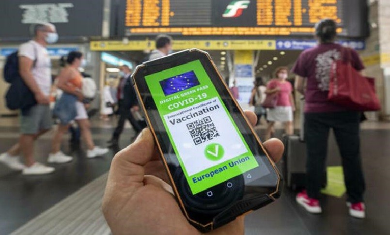 Green Pass, nuove regole dal 1° settembre: obbligo per mezzi di trasporto, scuola e università