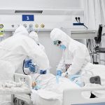 Paziente no vax si pente e scrive ai sanitari che lo hanno assistitito: "Scusatemi e grazie"