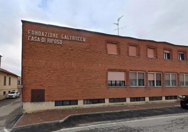 Robbio (Pavia), ferie forzate per 10 oss no vax: Tribunale dà ragione all'azienda