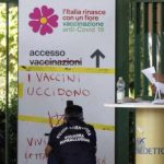 Scritte no vax all'hub vaccinale del Mandela Forum: indagato un 30enne