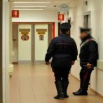 Si presenta in reparto rifiutando di andarsene: infermiera NoVax portata via dai Carabinieri