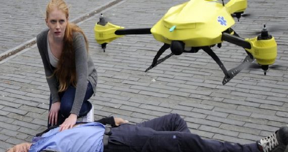 Studio svedese: "Droni più efficaci delle ambulanze nel consegnare defibrillatori"