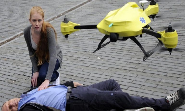 Studio svedese: "Droni più efficaci delle ambulanze nel consegnare defibrillatori"