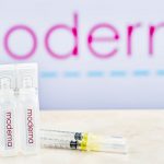 Tecnologia mRNA, non solo vaccini anti-Covid: Moderna vuole estenderla alla cura del cancro