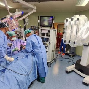 Cefalù, eseguita la prima tiroidectomia trans-ascellare robotica