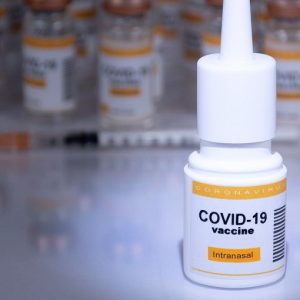 Coronavirus, il futuro dei vaccini potrebbe essere uno spray nasale