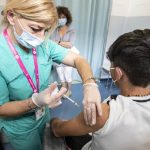 Coronavirus, per la vaccinazione dei minori basta il consenso di un solo genitore