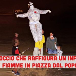 Firenze: fantoccio che raffigura infermiere dato alle fiamme in piazza dal popolo NoVax