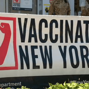New York, linea dura contro i sanitari no vax: licenziamento e niente sussidio di disoccupazione