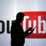 Vaccini, YouTube rimuove video di disinfomazione
