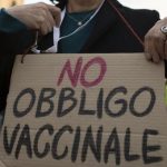 Covid, quanto costa alla Sanità chi non si vaccina?
