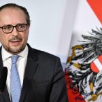Austria, possibile lockdown per i non vaccinati contro il Covid