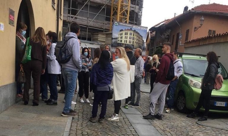 Borgaro Torinese, medico firma esoneri dal vaccino anti-Covid: arriva gente da tutta Italia 1