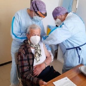 Coronavirus, Iss: "Effetto vaccini: mortalità crollata nelle Rsa"