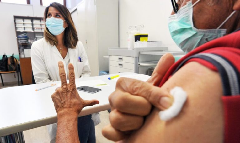 Coronavirus, ok Ema a terza dose vaccino per immunodepressi