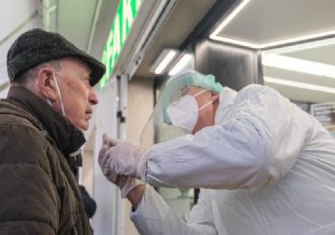 Coronavirus, proposta Ferfarma: "Tampone gratis a chi prenota vaccino"