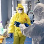 Curato via mail con vermifughi dal medico NoVax: muore a 68 anni di Covid-19