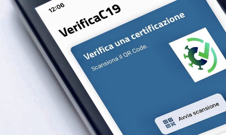 Green Pass, inconvenienti con l'app che verifica la validità. Ministero Salute: "Problema risolto"