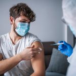 Vaccini Covid-19: 100.000 sospette reazioni avverse segnalate su 84 milioni di dosi