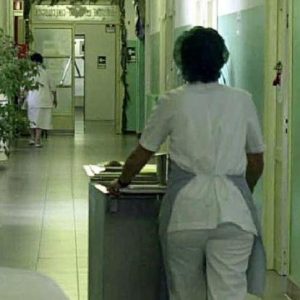 Asl Roma 6, giudice ordina riammissione di infermiera no vax sospesa