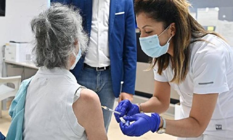 Coronavirus, il fenomeno degli anziani non vaccinati nelle Rsa: talvolta per decisione dei figli