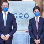 Germania, il ministro della Salute esorta a seguire l'esempio dell'Italia: "Controlliamo di più il Green Pass"