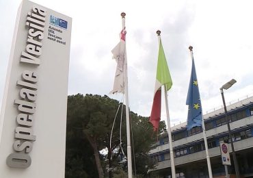 Lido di Camaiore (Lucca), post contro i pazienti no vax: sospese due infermiere