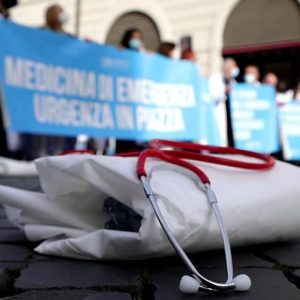 Roma, sit-in di medici e infermieri dei pronto soccorso: "Manca personale. Non sappiamo come affrontare l'inverno"