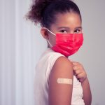 Vaccino anti Covid-19 anche per i bimbi a partire da dicembre . Sarà volontario, niente obbligo né Green pass