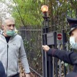 Biella, l'uomo dal braccio in silicone è una "star" mondiale: tutti parlano di "Fake Man"