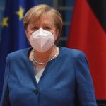 Germania, pronte nuove restrizioni per i non vaccinati contro il Covid. Merkel: "Magari avessimo i numeri dell'Italia"