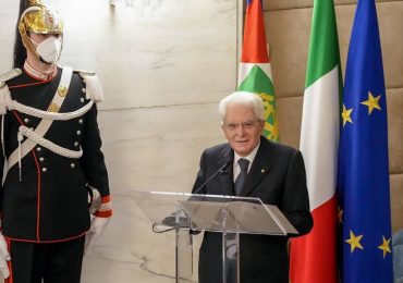 Mattarella: "Italia unita nella pandemia. Troppo spazio mediatico ai no vax"