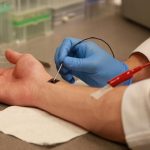 Nuove terapie, ecco il nanochip che riprogramma le cellule per riparare i danni