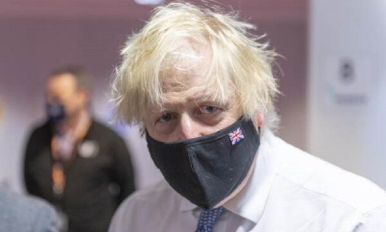 Regno Unito, Johnson: "In terapia intensiva fino al 90% di pazienti senza richiamo vaccinale"