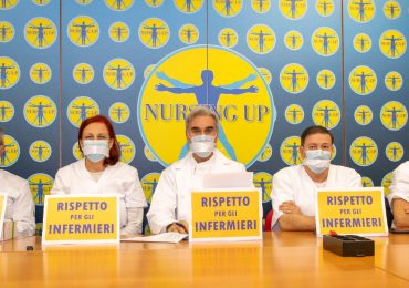 Rinnovo contratto: clamorosa protesta degli infermieri del Nursing Up durante la riunione