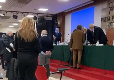 Roma, blitz dei medici No Vax all'assemblea Omceo: intervengono le forze dell'ordine