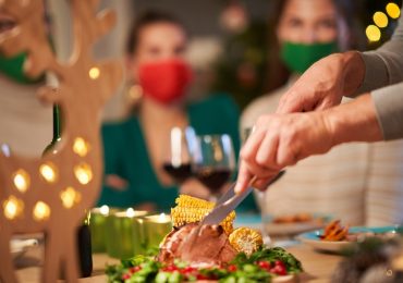 Treviso, Ulss2 sconsiglia cena di Natale in famiglia al personale sanitario: "Occasione di contagio". Interviene l'Aadi: "Non siete protetti?"