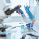 Tumori ormonosensibili, studio analizza relazione con contaminanti ambientali