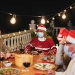 Via libera per i cenoni di Natale per i vaccinati: lockdown per i NoVax tra il 24 ed il 26 dicembre