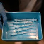 Ascoli, buttava dosi di vaccino anti-Covid per far ottenere falsi Green Pass: medico arrestato