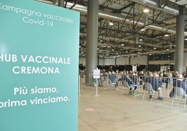 Cremona, rallentarono l'attività dell'hub vaccinale: infermiera no vax nei guai insieme a marito e avvocato