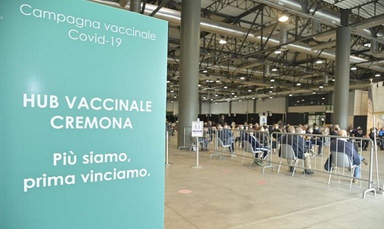Cremona, rallentarono l'attività dell'hub vaccinale: infermiera no vax nei guai insieme a marito e avvocato