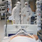 Iss: i No Vax vanno 25 volte di più in terapia intensiva rispetto a chi ha tre dosi