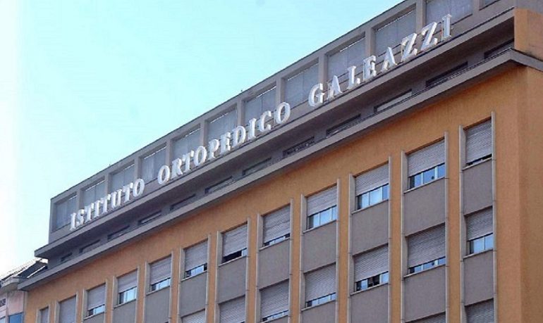 Milano, ospedale Galeazzi rinvia interventi a pazienti senza Green Pass rafforzato