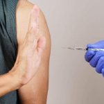 Trieste, medici di famiglia offrono cure alternative a domicilio per no vax: l'elenco sui social