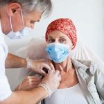 Coronavirus, mortalità abbattuta dai vaccini nei pazienti oncologici