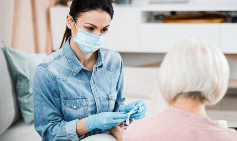 Coronavirus, tornano le visite ai parenti in ospedale: dal 10 marzo si potrà entrare per 45 minuti al giorno