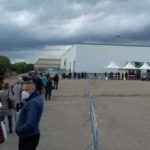 Si presenta all'hub al posto di un No-Vax in cambio di una cena al ristorante: arrestato