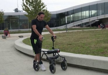 Tornare a camminare dopo una paralisi si può: in tre ci riescono grazie a una nuova tecnologia svizzera